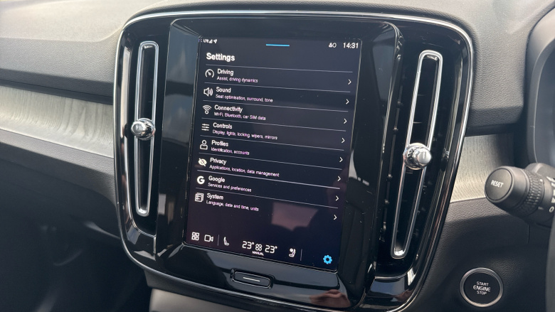 Volvo XC40 2.0 B4P Ultra Dark 5dr Auto Petrol Estate